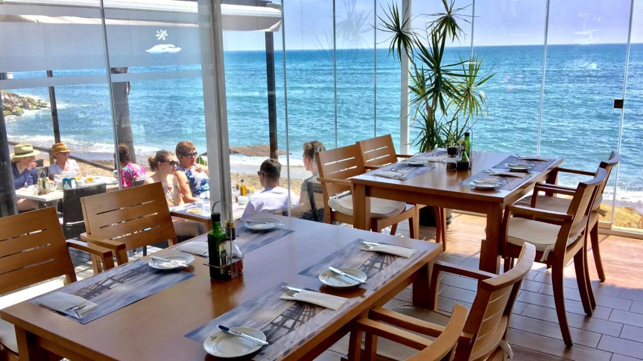Mi Capricho Beachfront- 3-7 With Sea Views Apartment